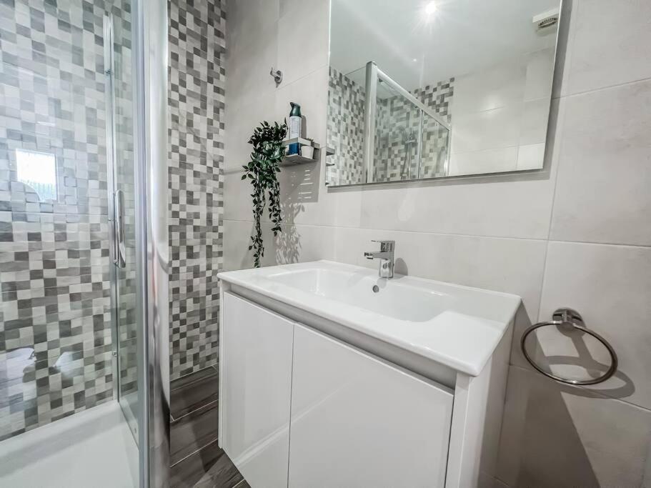 Modern 2 Bed Apartment With Pool In Frigiliana Zewnętrze zdjęcie